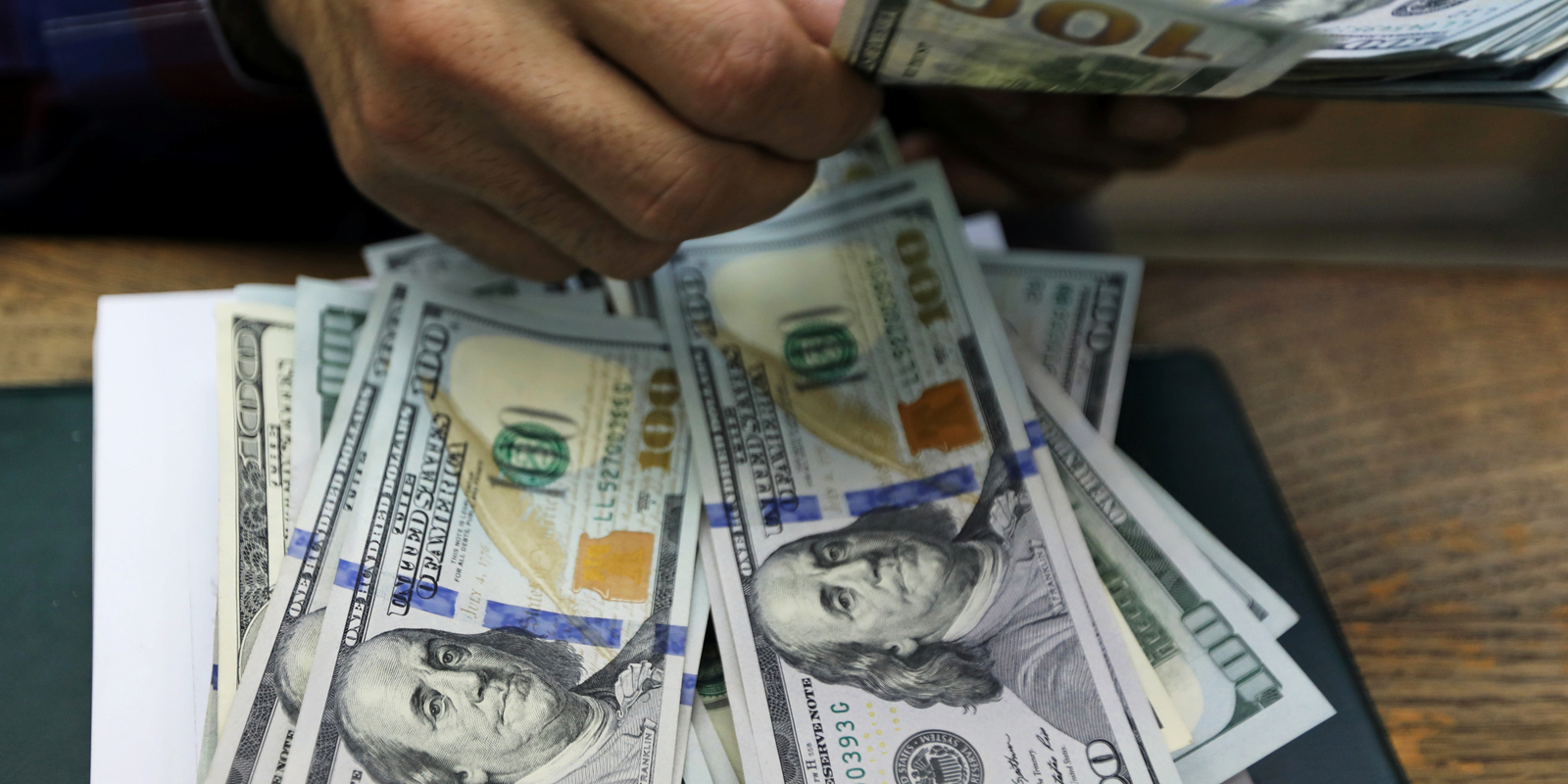 Dólar cai para R$ 5,01 com alívio nos Estados Unidos – finanças brasil