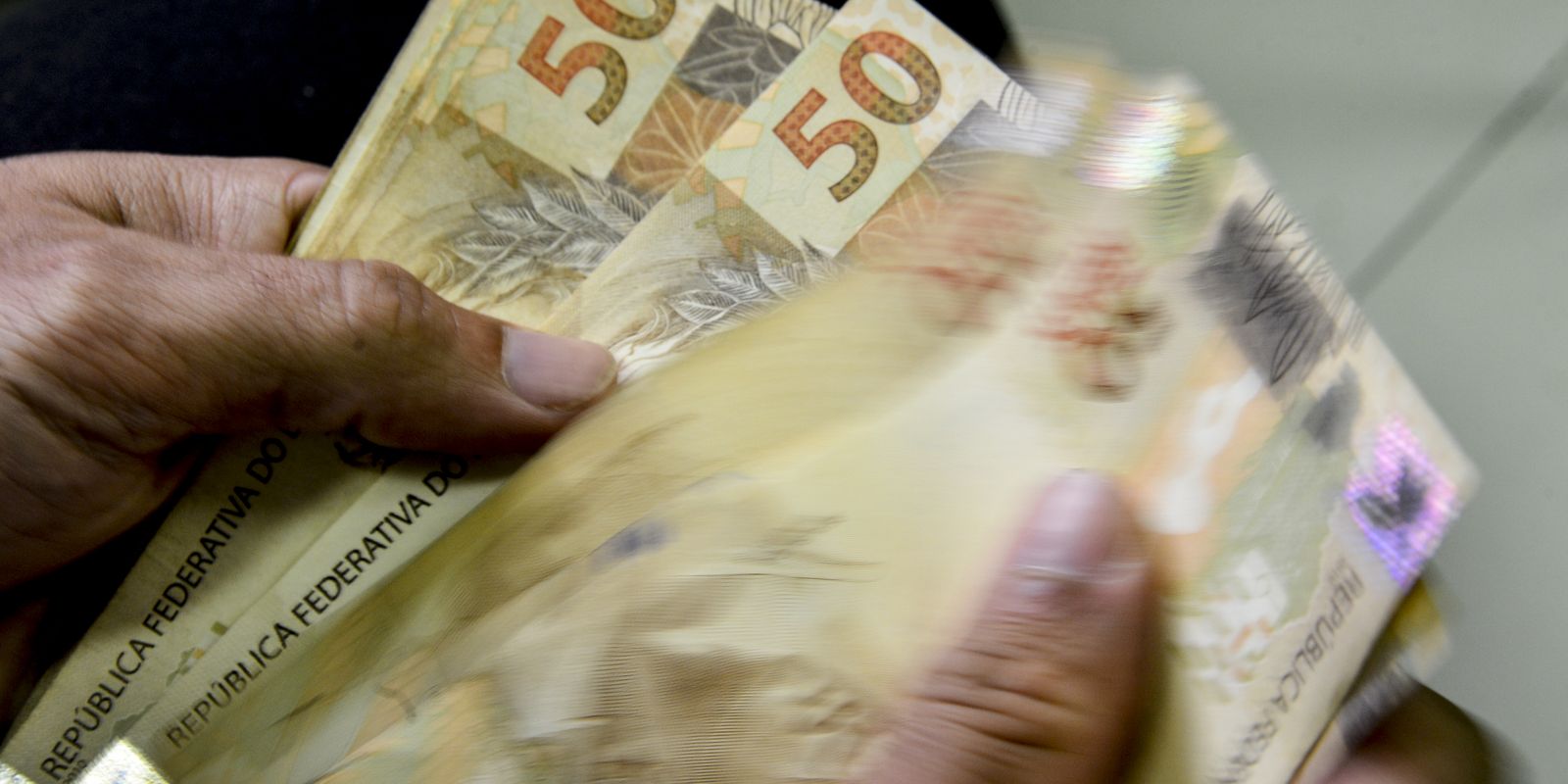 Inflação de outubro fica em 0,24%, puxada pelas passagens aéreas – finanças brasil