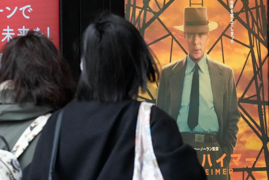 Oppenheimer estreia no Japão com oito meses de atraso
