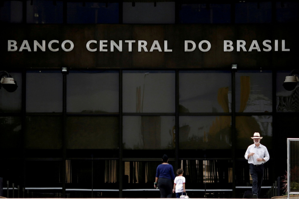 Atividade econômica do Brasil segue em expansão em fevereiro, mas perde força, mostra BC