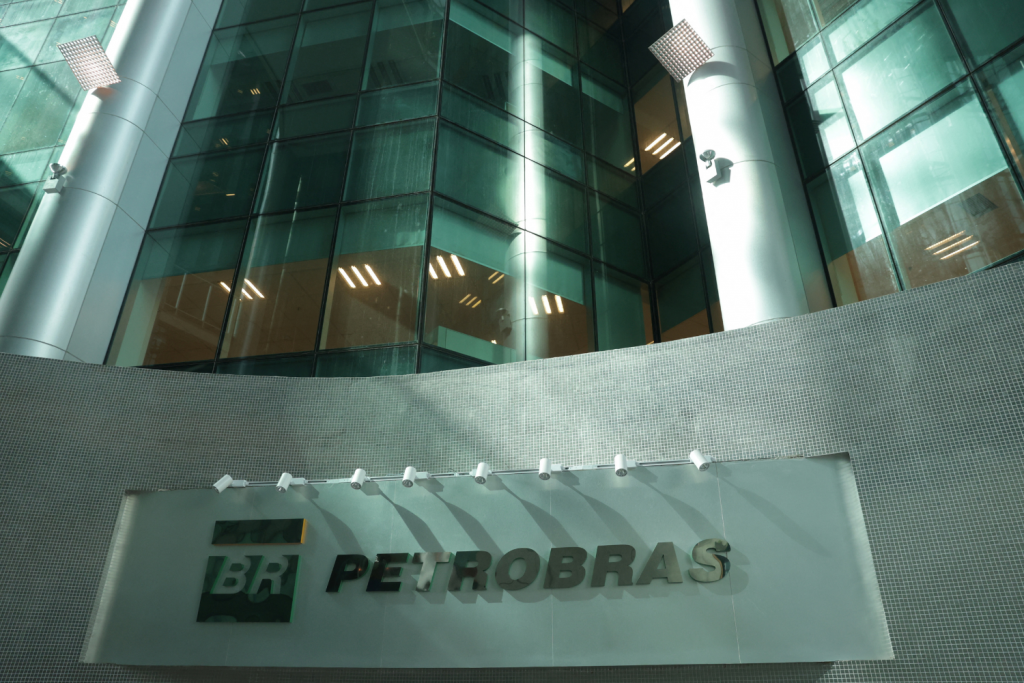Lucro da Petrobras cai 38% no 1° trimestre em desempenho abaixo do esperado