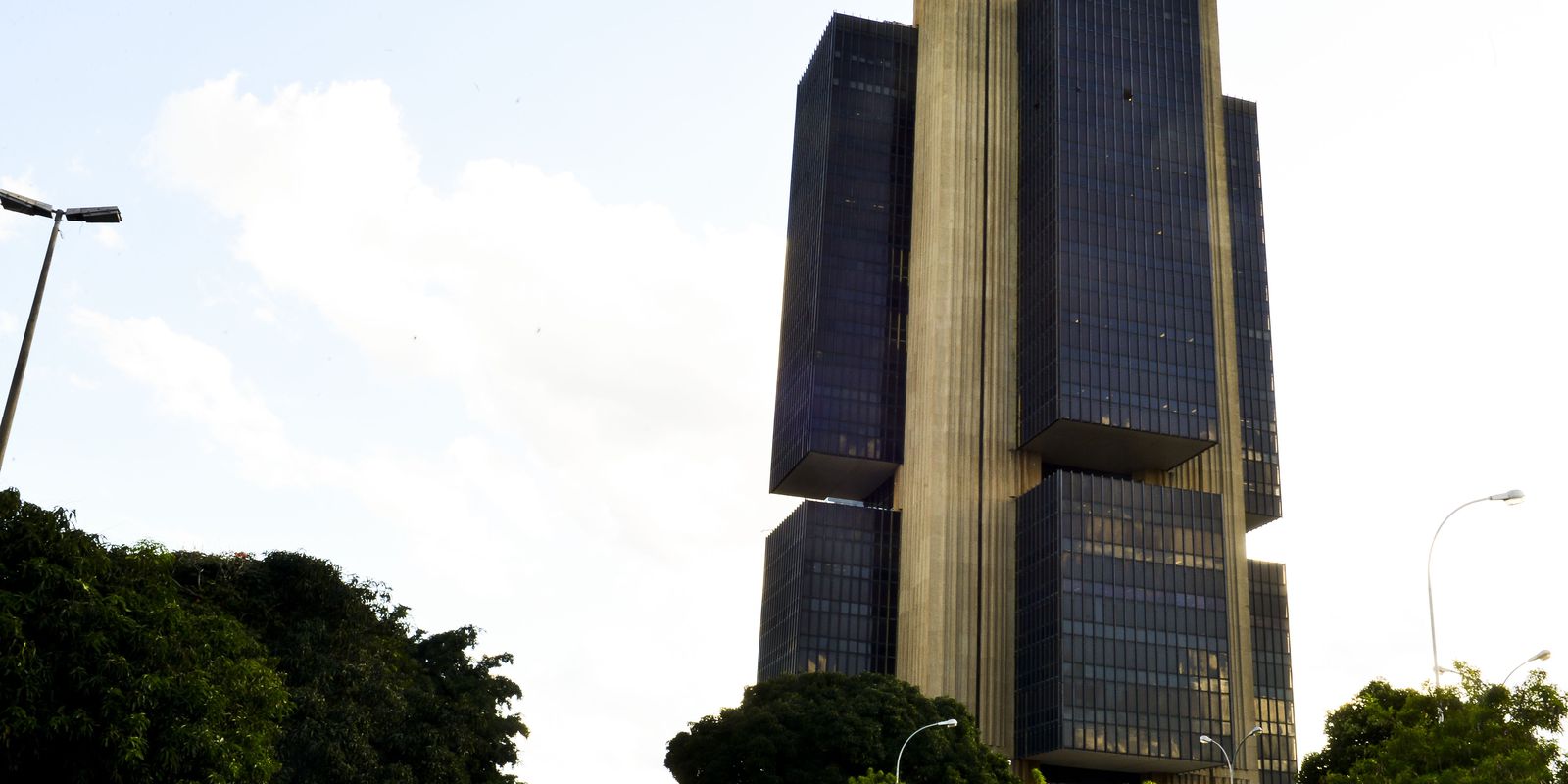 Copom inicia quinta reunião do ano sob expectativa de queda de juros – finanças brasil