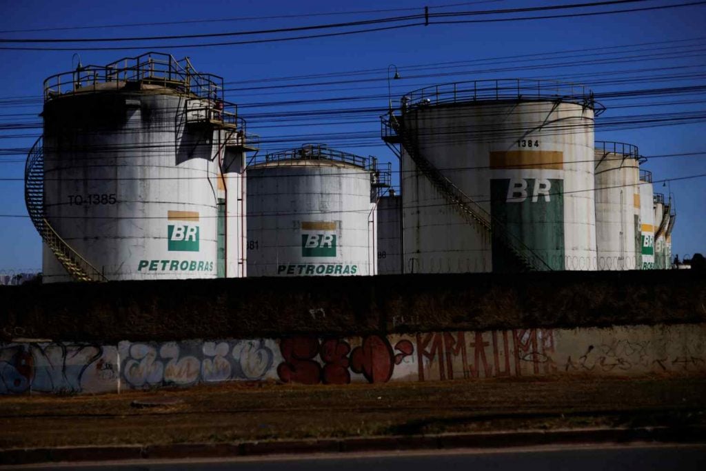 Petrobras desiste de vender campos de petróleo e subsidiária da Argentina