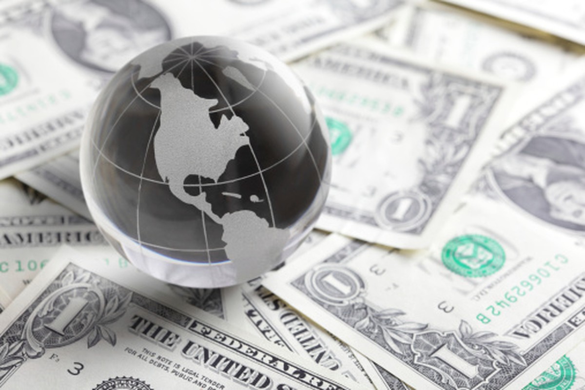 O dólar não é volátil: o real é. Por que investir lá fora? | Investimento no Exterior