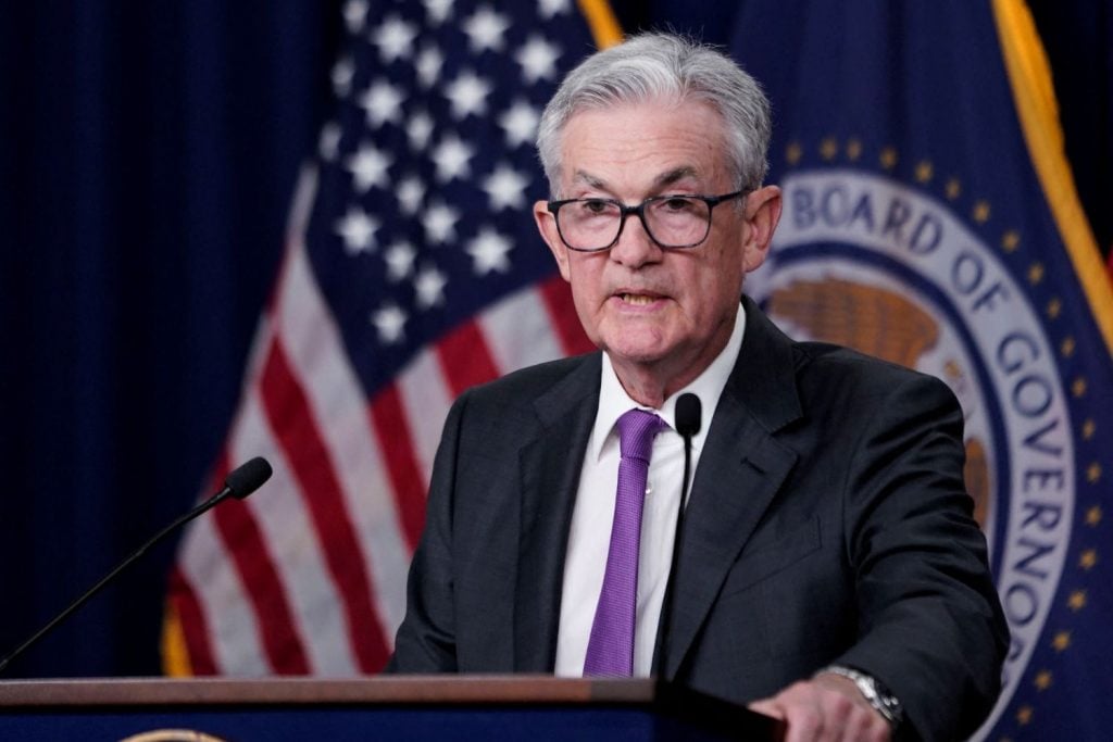 Fed deixa taxa de juros inalterada, mas reconhece que economia dos EUA está "forte"