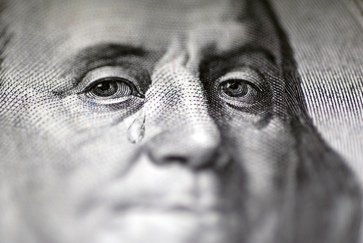 Dólar valoriza em dia de agenda mais fraca | Moedas e Juros