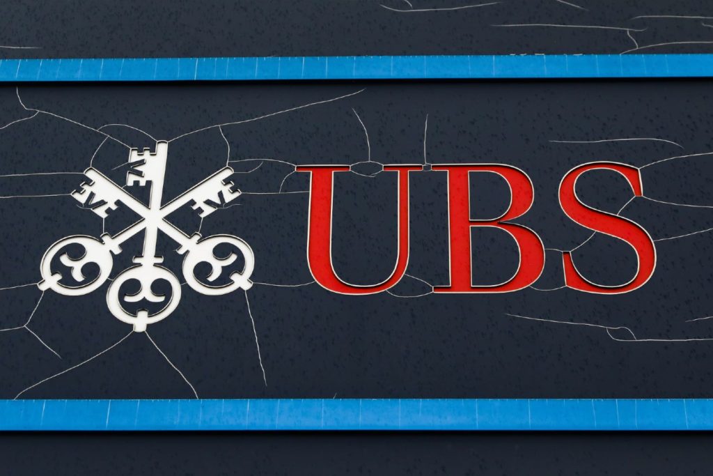 UBS retoma recompra de ações e busca mais economia de custos