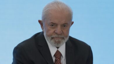 Dia tem reunião de Lula sobre o dólar, produção industrial e ata do BC americano | Bolsas e índices