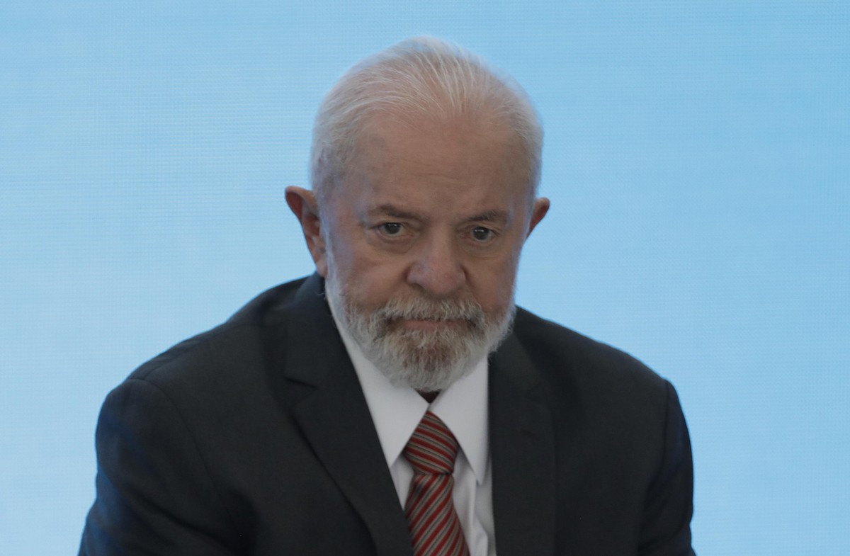 Dia tem reunião de Lula sobre o dólar, produção industrial e ata do BC americano | Bolsas e índices