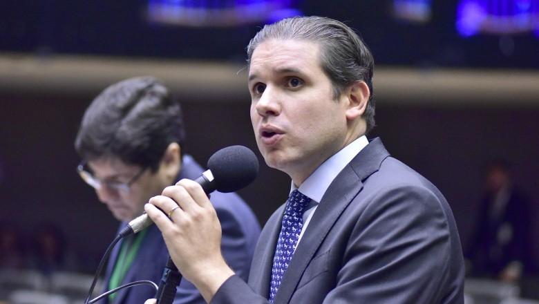 Hugo Motta impõe prazo e clima no Congresso é de derrubada do decreto do IOF